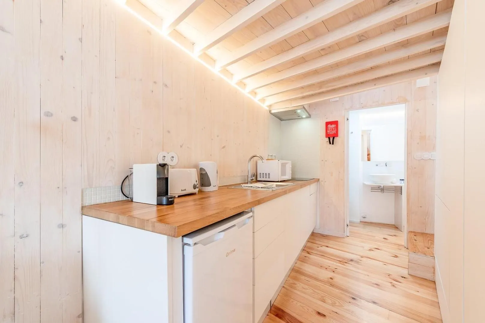 Апартаменты Guestready - A Charming Wooden Retreat Лиссабон